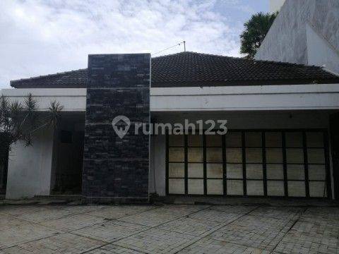 rumah pinggir jalan raya S. Parman, Semarang 1