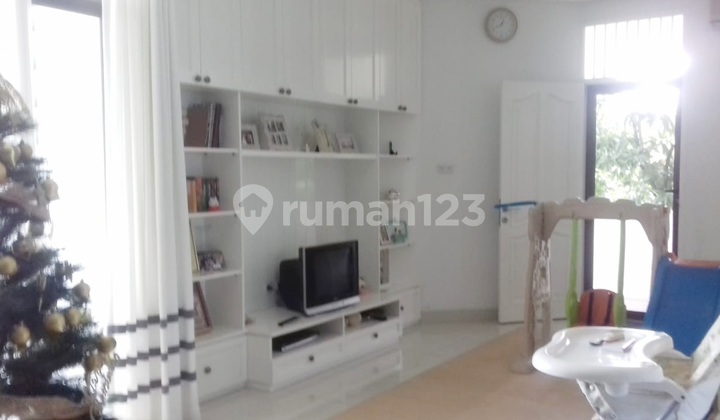 Luxury and Nice Hook House Ready to Occupy in Puri Indah, West Jakarta