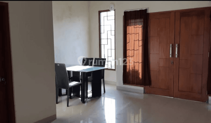 RUMAH 2 LANTAI FULL FURNISHED DI KOMPLEK ELITE DI GENTAN SOLO 2