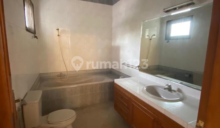 Rumah Luas Strategis ada Kolam Renang Kemang Jaksel 2