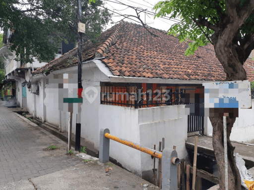 Rumah 1 lantai bangunan lama butuh renov pinggir jalan besar 1