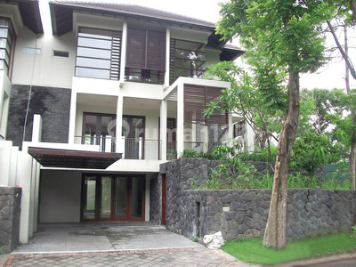 Rumah 3 Lantai, Baru, Minimalis, Lingkungan Elite, Bisa untuk Rumah Tinggal/Kantor, Siap Huni - TAN - 1