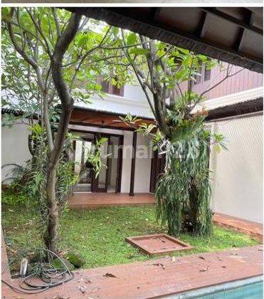 Rumah Cantik Tropical Design Dalam Lingkungan Asri Eksklusif di Cilandak 1