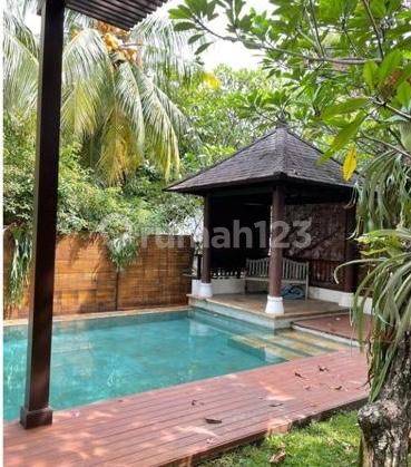 Rumah Cantik Tropical Design Dalam Lingkungan Asri Eksklusif di Cilandak 2