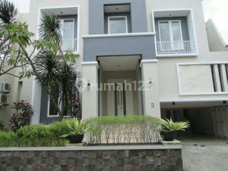 Spacious Modern House 4br With Garden And Pool In Kemang 1