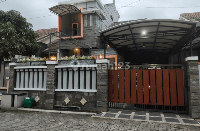 Rumah Bagus 3 lantai di Mojosongo Jebres Solo 1