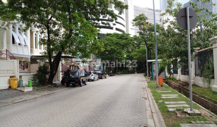 Rmh 3 lantai di PIK Townhouse Emerald, Jakarta Utara 2