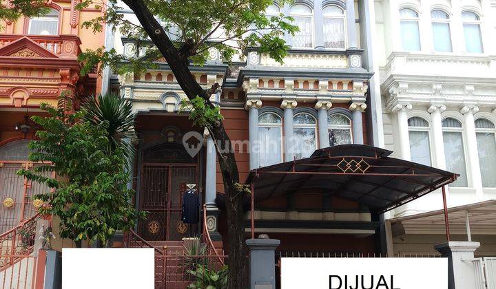 Rmh 3 lantai di PIK Townhouse Emerald, Jakarta Utara 1