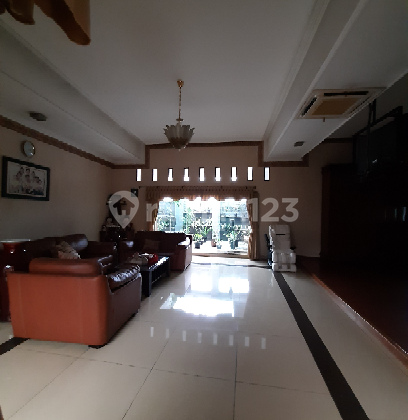 House / business premises along the Jakarta main road 2