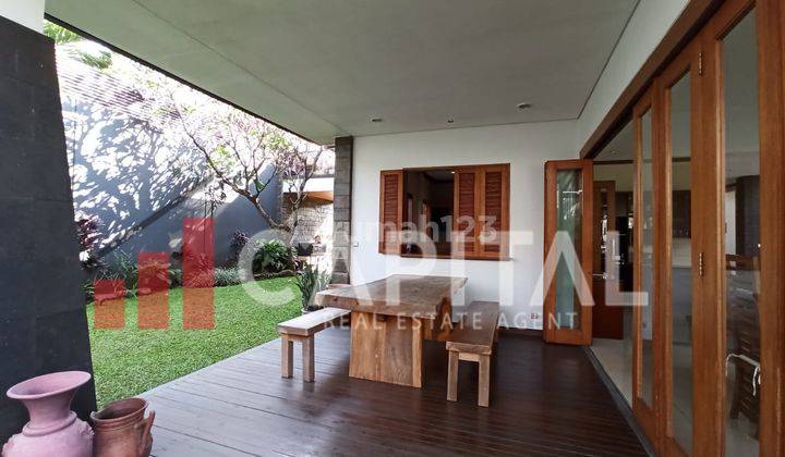 Harga Bulan Ini Saja! Rumah Bagus dan Furnished, Setra Duta 2