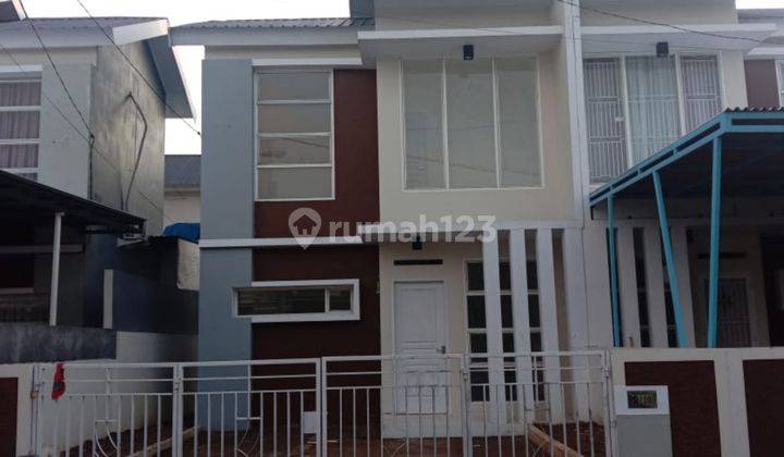 Rumah Minimalis Dua Lantai Cluster Grand Aroepala 1