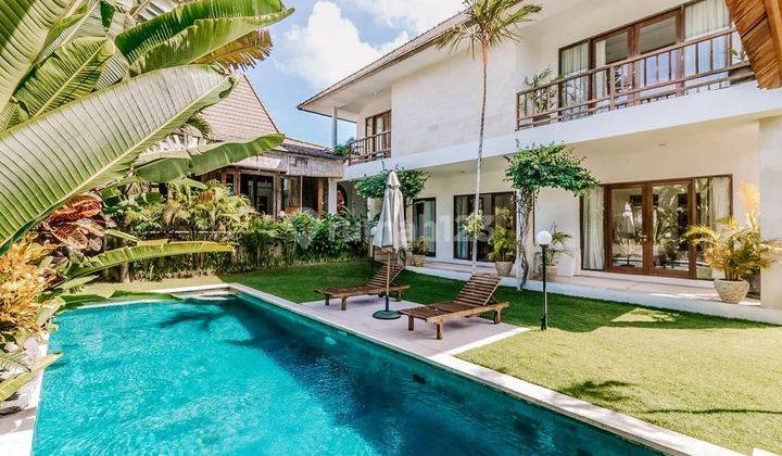 Beautiful Freehold villa designed with combination a tradisional Indonesian and contemporary style,only 5 minutes to Finns beach club , Atlas beach club and to many popular cafe and restaurant in Berawa Canggu,Kuta Utara,Badung Bali 1