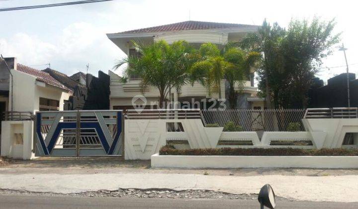 15 jd 8 M | Rumah 1000m dkt Tugu Jogja, Villa Gothik ala Sinetron Pusat Kota 1