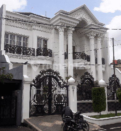 Rumah mewah di Pondok Kelapa Jakarta Timur 1