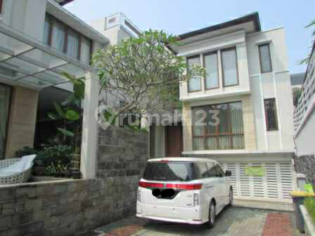 Siap Huni Townhouse Modern Cantik 4BR di Cilandak Jakarta Selatan Siap Huni Townhouse Modern Cantik 4BR di Cilandak Jakarta Selatan