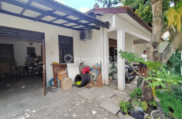 Rumah lama terawat di lokasi premiun di manahan 1