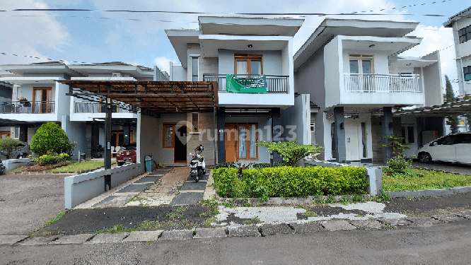 RUMAH ASRI MINIMALIS DI CIKUTRA BANDUNG, 500 METER KE WIDYATAMA 1