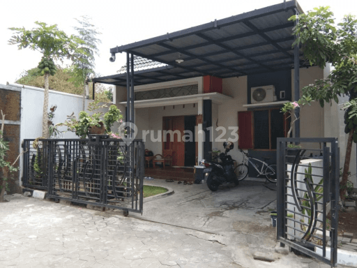 RUMAH CANTIK MINIMALIS - TATA RUANG NYAMAN  UNIT POJOK DALAM PERUMAHAN MAGUWO ESTATE DEKAT PASAR STAN MAGUWOHARJO DEPOK SLEMAN 1