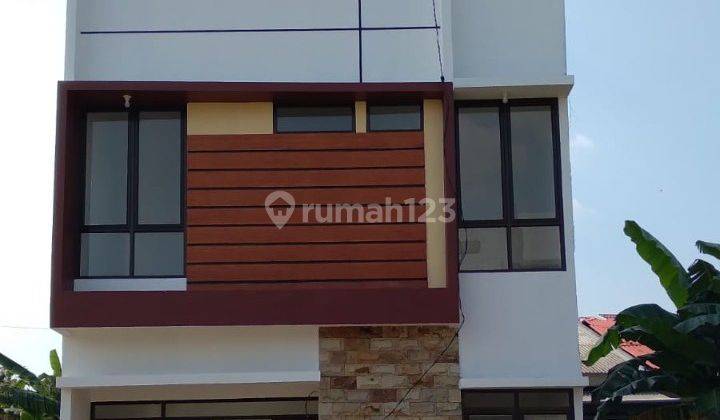 Rumah Cantik 2 lntai lokasi strategis di Depok 1