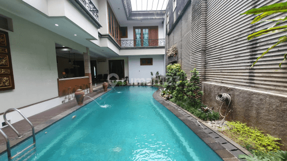 Modern and comfort house at Kebayoran Baru, South Jakarta, is available now 1