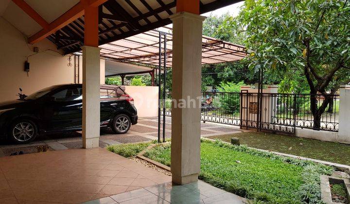 RUMAH DENGAN TAMAN BELAKANG LUAS DI LINGKUNGAN KOMPLEK TENANG &amp; ASRI JATIWARINGIN 1