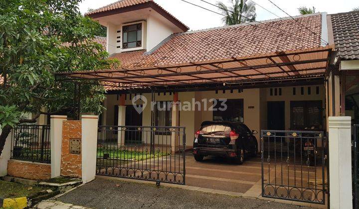 RUMAH DENGAN TAMAN BELAKANG LUAS DI LINGKUNGAN KOMPLEK TENANG &amp; ASRI JATIWARINGIN 2