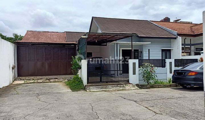 Rumah Bagus di Taman Kopo Indah 3 1