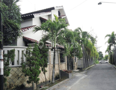 Rumah bgus 2 lantai lingkungan elite 1