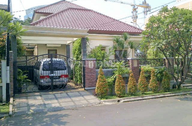 Rumah Cantik  Siap Huni Lokasi Strategis Samping Pondok Indah Mal  1