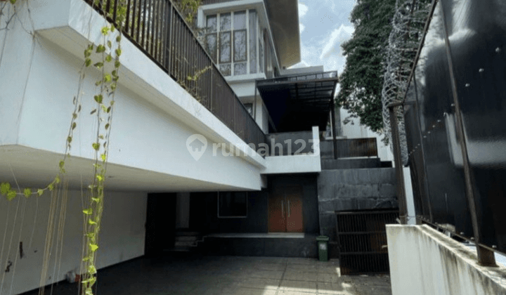 Rumah bagus dgn Swimmping pool di area Simprug Golf, Jakarta Selatan 1