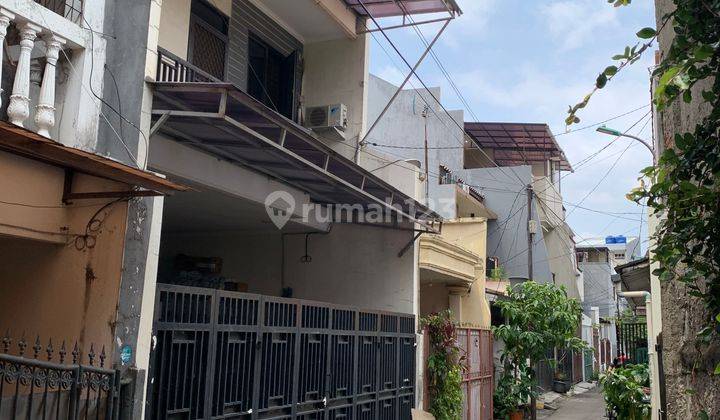 Rumah 2 1/2 lantai di gg Menteng Tj Duren Utara 2