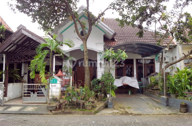 Rumah Besar Lingkungan Elite Banyumanik Semarang 1