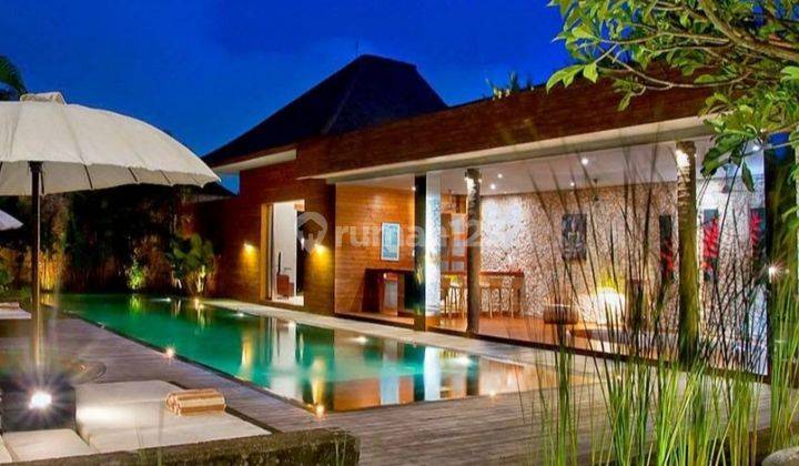 private villa close to the beach in seminyak 2