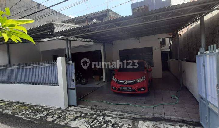 Rumah lama di cempaka putih barat 1