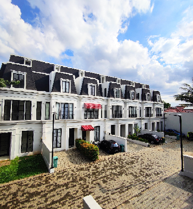 Townhouse modern klassik kemang dalam