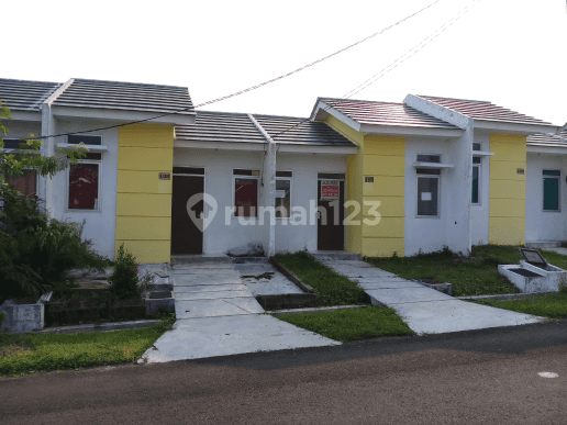 Rumah asri dan strategis dekat dengan stasiun kereta 1