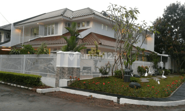 Rumah mewah di hook sektor 9. Bintaro Jaya 1