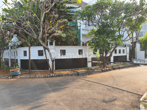 rumah huk asŕi depan jakan lebar dan ada fasum 2