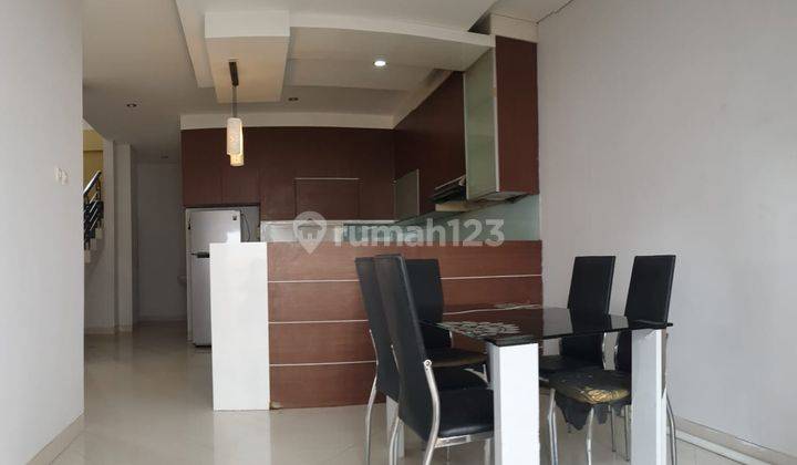 RUMAH MODERN  ISTIMEWA DI JL MERDEKA RENON 2