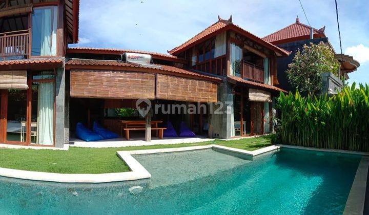 Open living Villa with huge pool and garden in Umalas 1