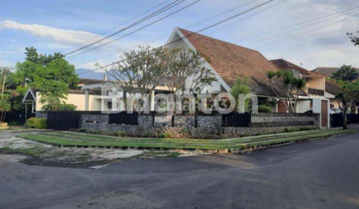 RUMAH HOOK MODERN MEWAH PUSAT KOTA MALANG BUAH BUAHAN LANGSEP JL KESEMEK  1