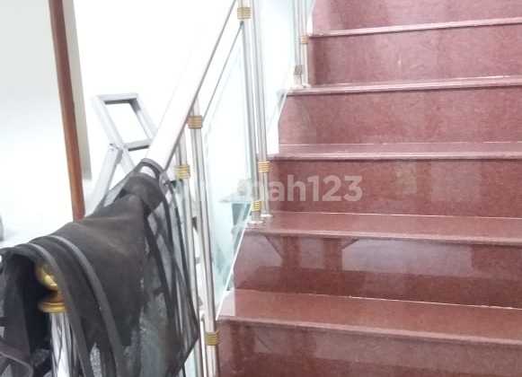 Rumah di Taman Sakura