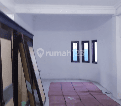 RUMAH HOOK 2 LANTAI DI TENGAH  SOLO 2