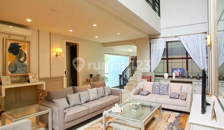 Rumah Mewah dalam Townhouse Eksklusif 6 Kamar Tidur, Private Lift di Cipete Jakarta Selatan
