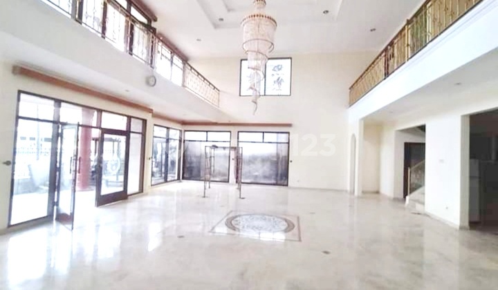 Rumah Klasik Nuansa Jawa Hitung Tengah Kota Solo 1