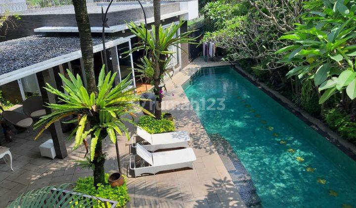 Rumah Tropis, Bagus Sekali, 6 Kamar, Private Lift, Kolam Renang 1