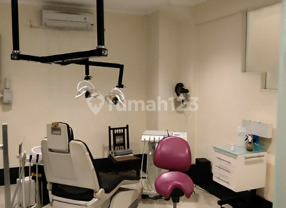 Affordable Quick Move-In House and Building Suitable for Doctor's Clinic or Beauty Clinic Business in Kemang Raya, South Jakarta 2