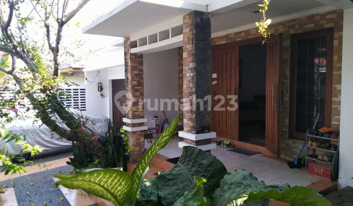 Rumah Asri dan Sangat Terawat dalam Komplek Elite di Cinere Rumah Asri dan Sangat Terawat dalam Komplek Elite di Cinere