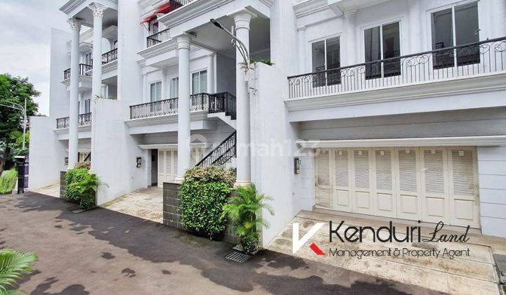 Brand New!! Townhouse Klasik dengan Private Poll Best Area Cilandak 1