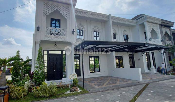 Rumah mewah di cluster Castavia Royal Aqsha 1